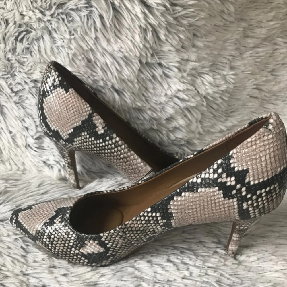 Aerosoles Leather Pumps